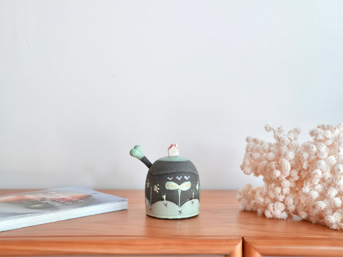 Akemi Nakamura 中村明美 Sugar Pot with Spoon AN31
