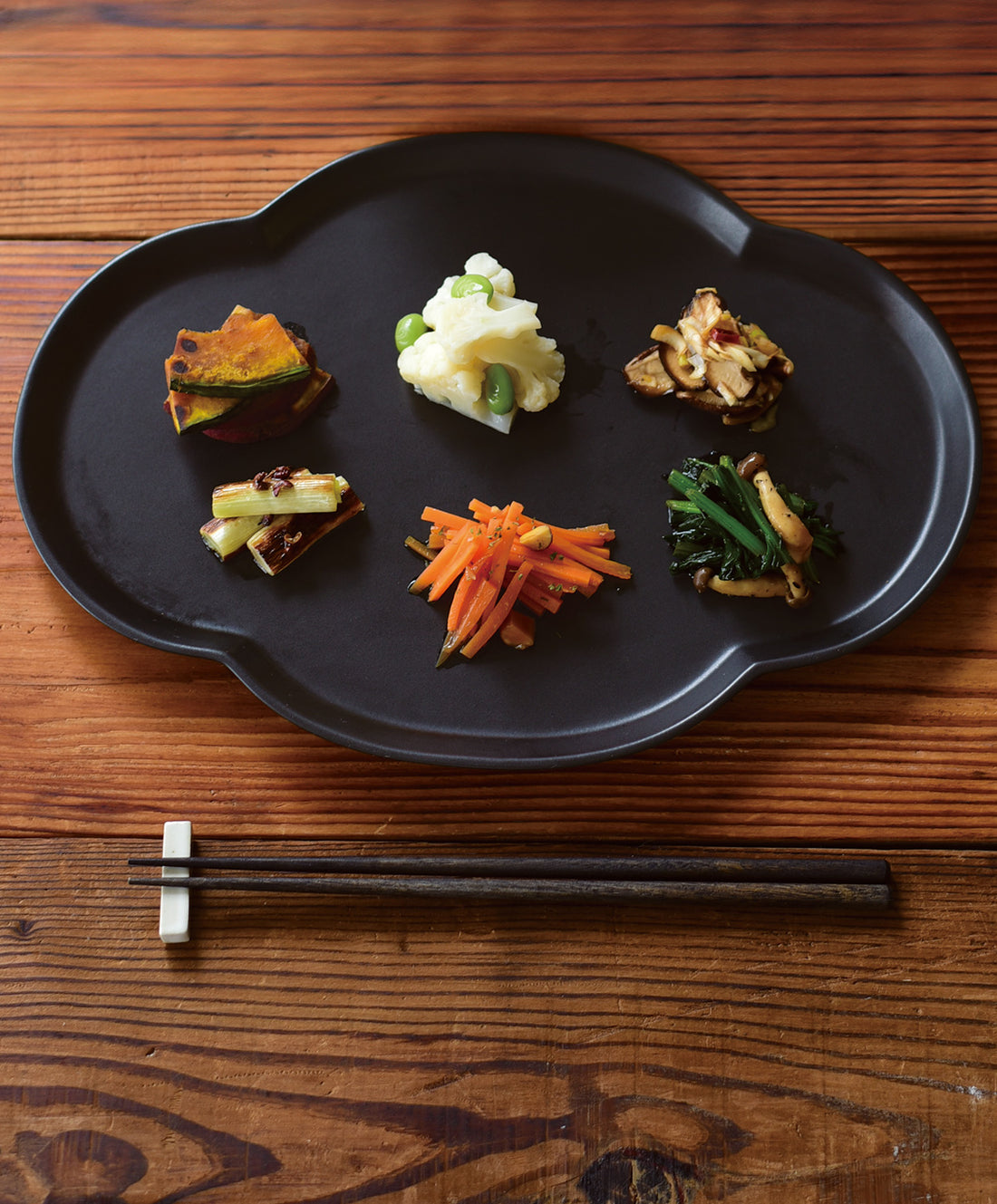 Studio M' Kamon Plate Flower-shaped