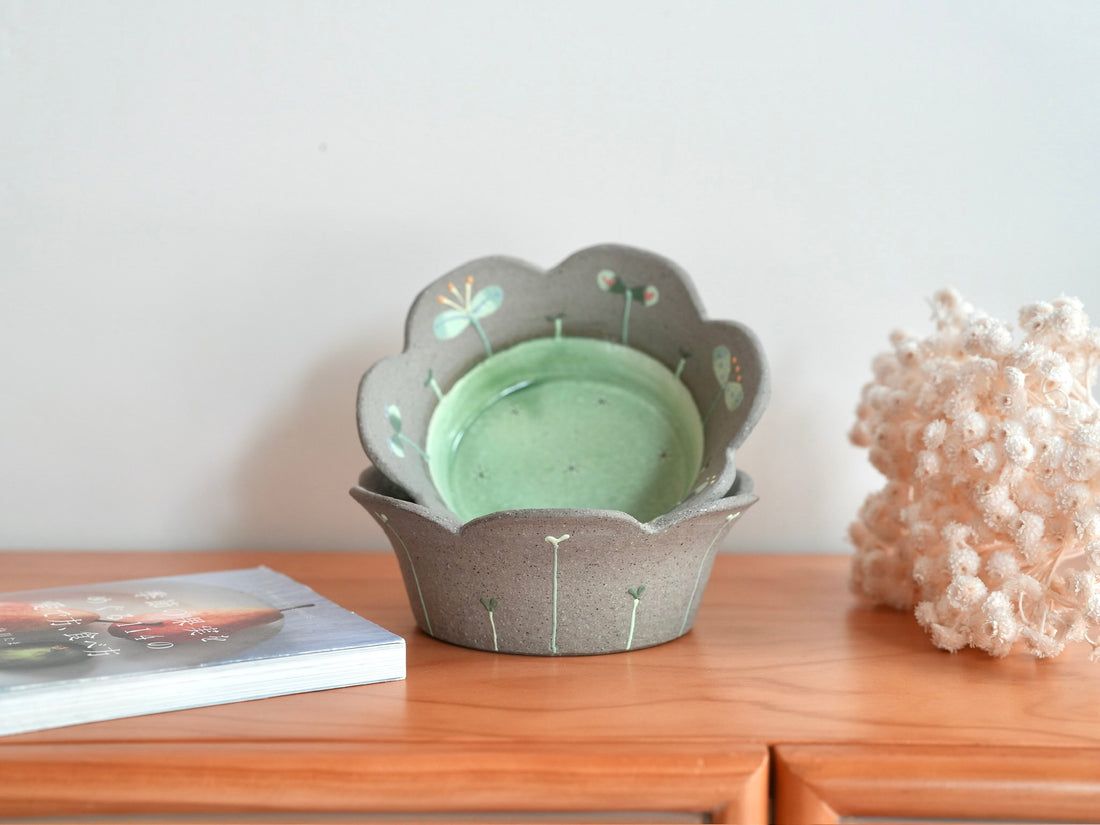 Akemi Nakamura 中村明美 Large Flower Shaped Bowl AN21