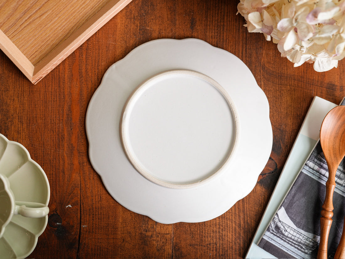 Atelier Gyuusha Medium Floral Shape Round Plate
