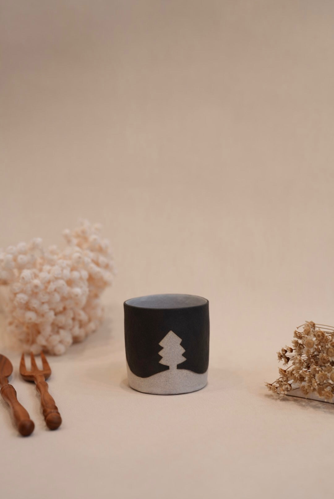 Kei Mitsumochi ミツ持啓 House and Trees Mug - Cream KM64