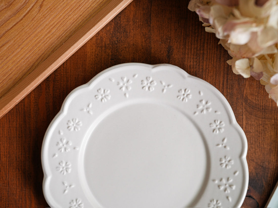 Atelier Gyuusha Medium Floral Shape Round Plate