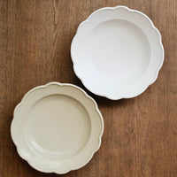 Atelier Gyuusha Large Floral Shape Round Deep Plate