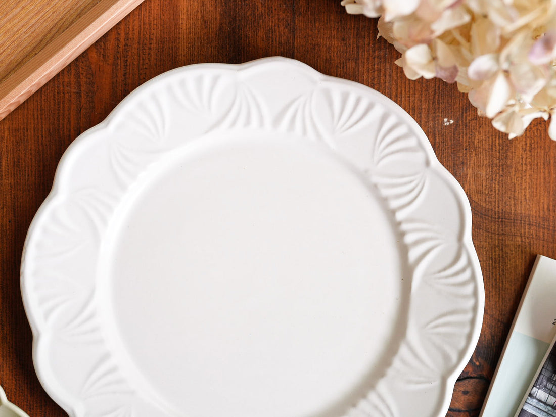 Atelier Gyuusha Large Floral Shape Round Plate
