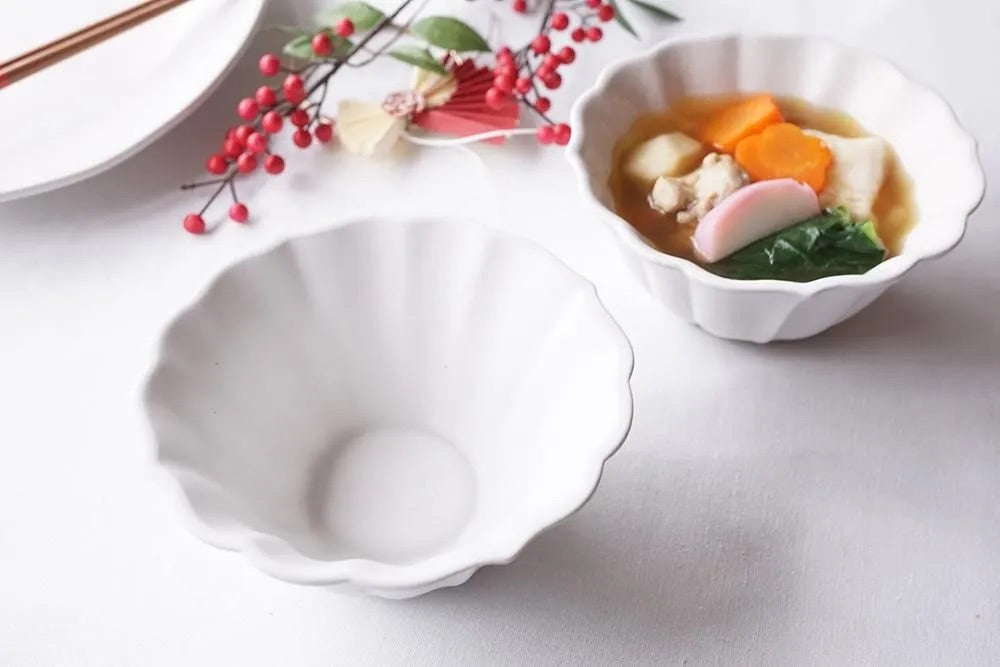 Mashiko Pottery Yoshizawa White Flower Shaped Bowl