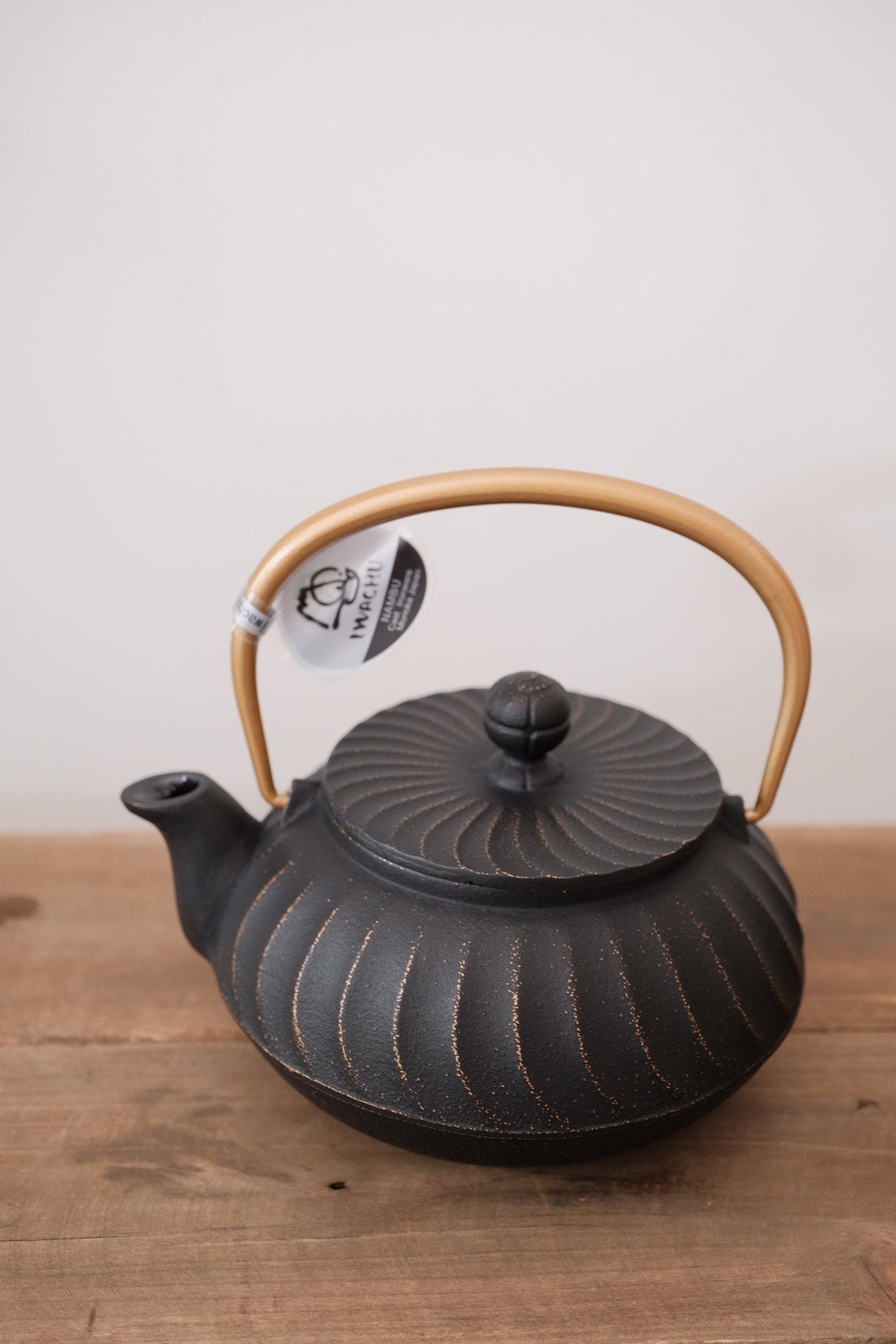 IWACHU Iron Kyusu Teapot Wave Pattern - Black