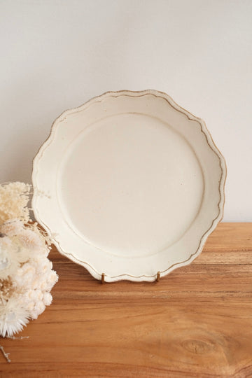 Mashiko Pottery Minimalist lace-edged plate