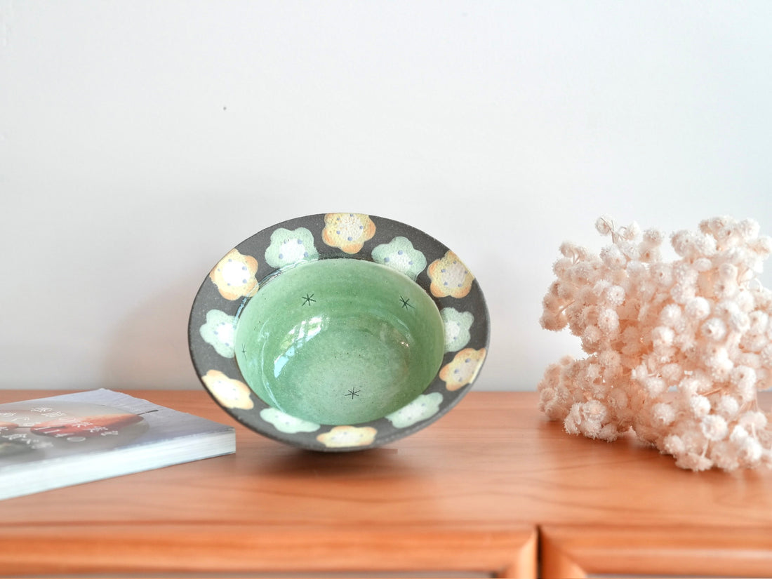 Akemi Nakamura 中村明美 Flower Rim Bowl AN17