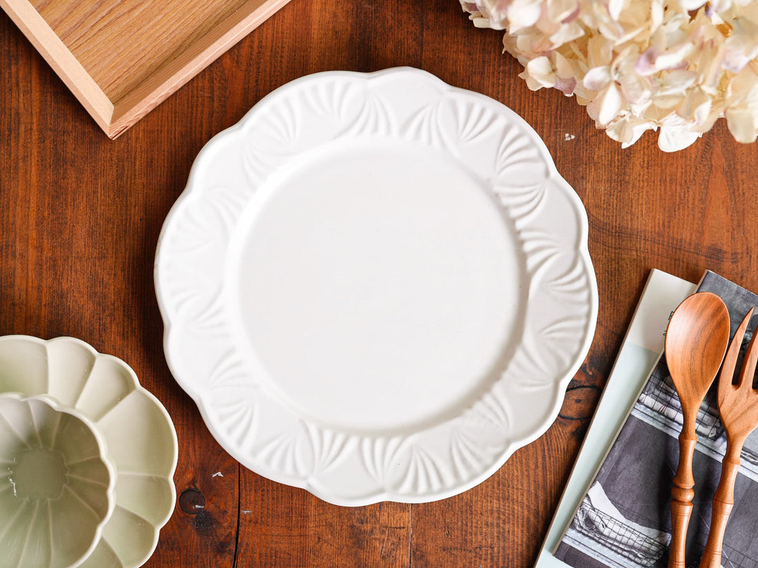 Atelier Gyuusha Large Floral Shape Round Plate