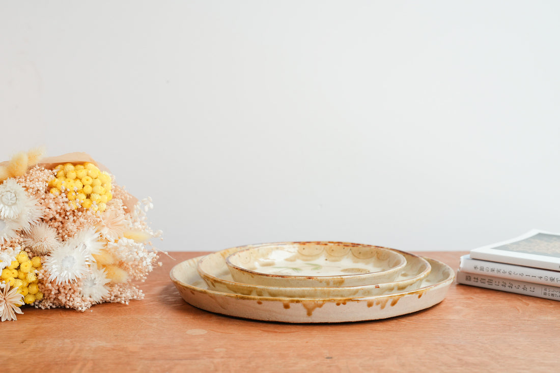 Minako Takizawa 滝沢三奈子 Large Yellow Flower Plate MW03