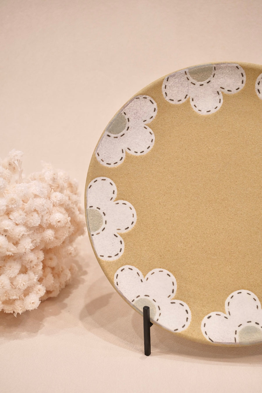 Kei Mitsumochi ミツ持啓 Flower Rim Yellow Round Plate-Small  KM44