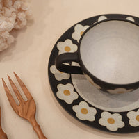 Kei Mitsumochi ミツ持啓 Floral Black Rim Round Plate - 19cm Medium KM31