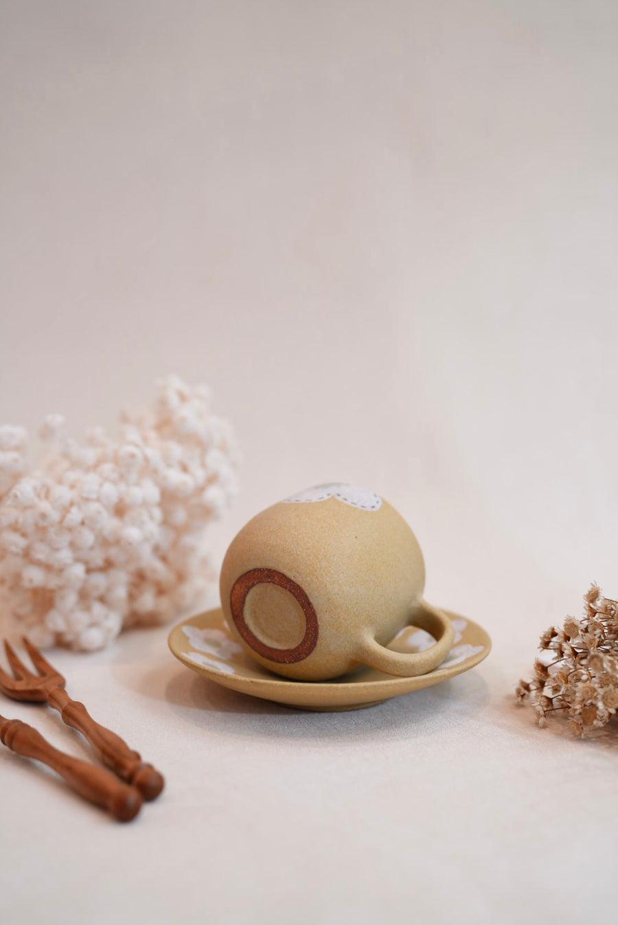 Kei Mitsumochi ミツ持啓 Flower Egg Shaped Mug and Saucer - Yellow KM77