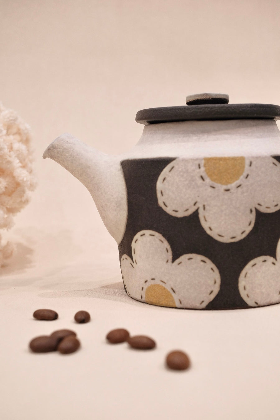 Kei Mitsumochi ミツ持啓 Flower Teapot - Black KM78