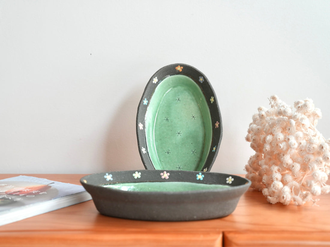 Akemi Nakamura 中村明美 Flower Oval Plate AN25