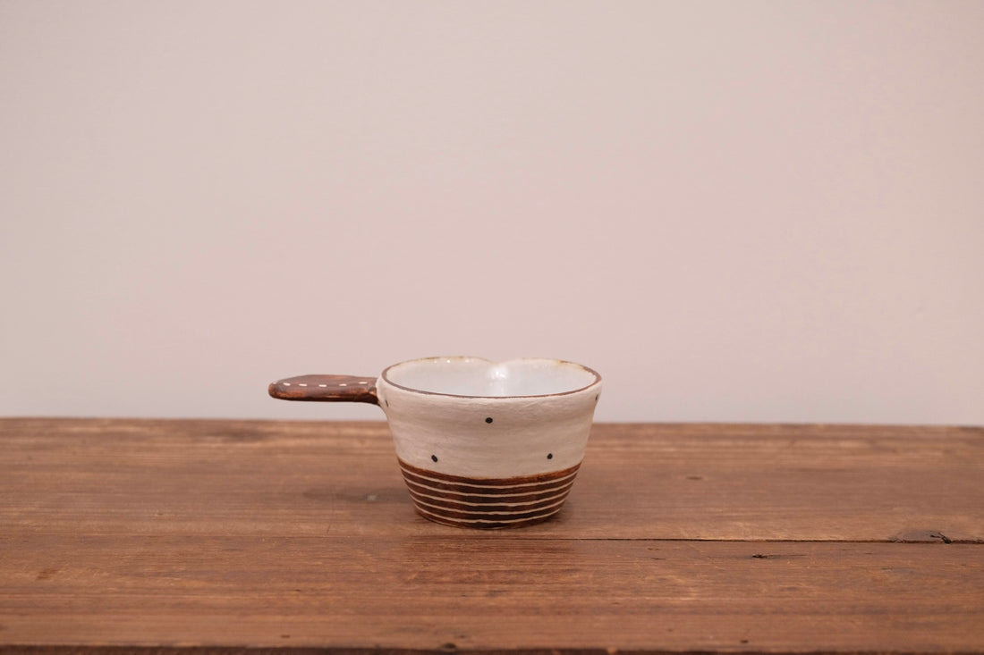 Emishi Kobo 池田匡優&美弥子 - Small Bowl with Handle and Spout EK23