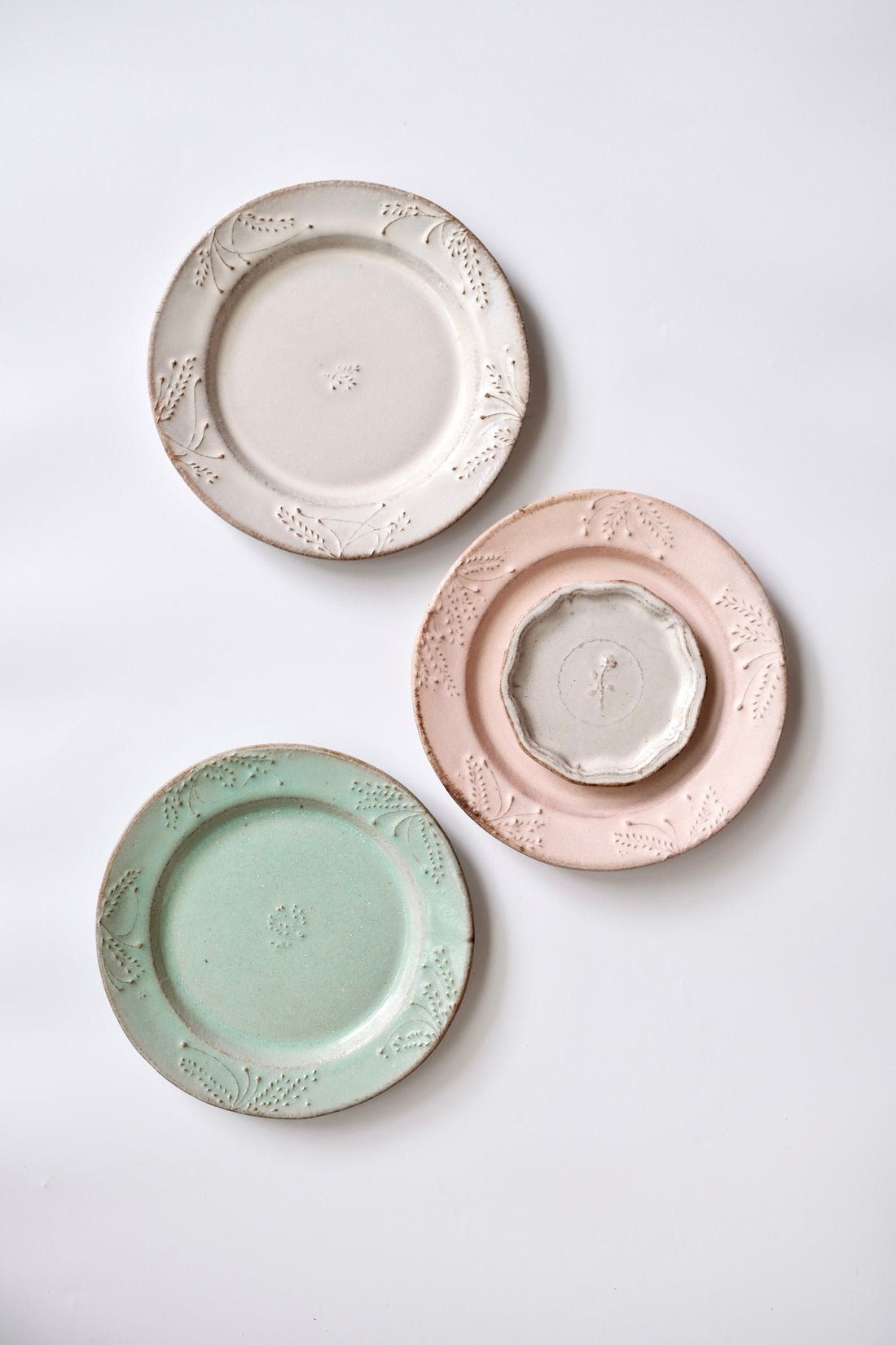Satomi Motohashi 本橋里美 Round Plate SM06