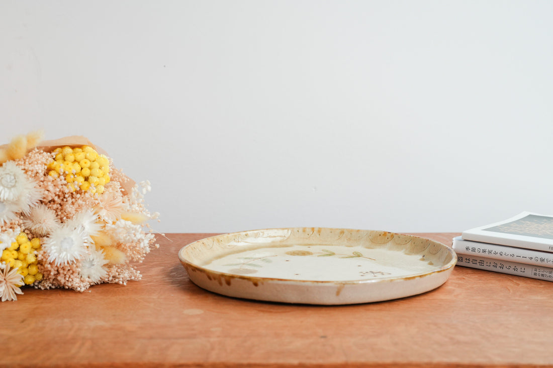 Minako Takizawa 滝沢三奈子 Large Yellow Flower Plate MW03