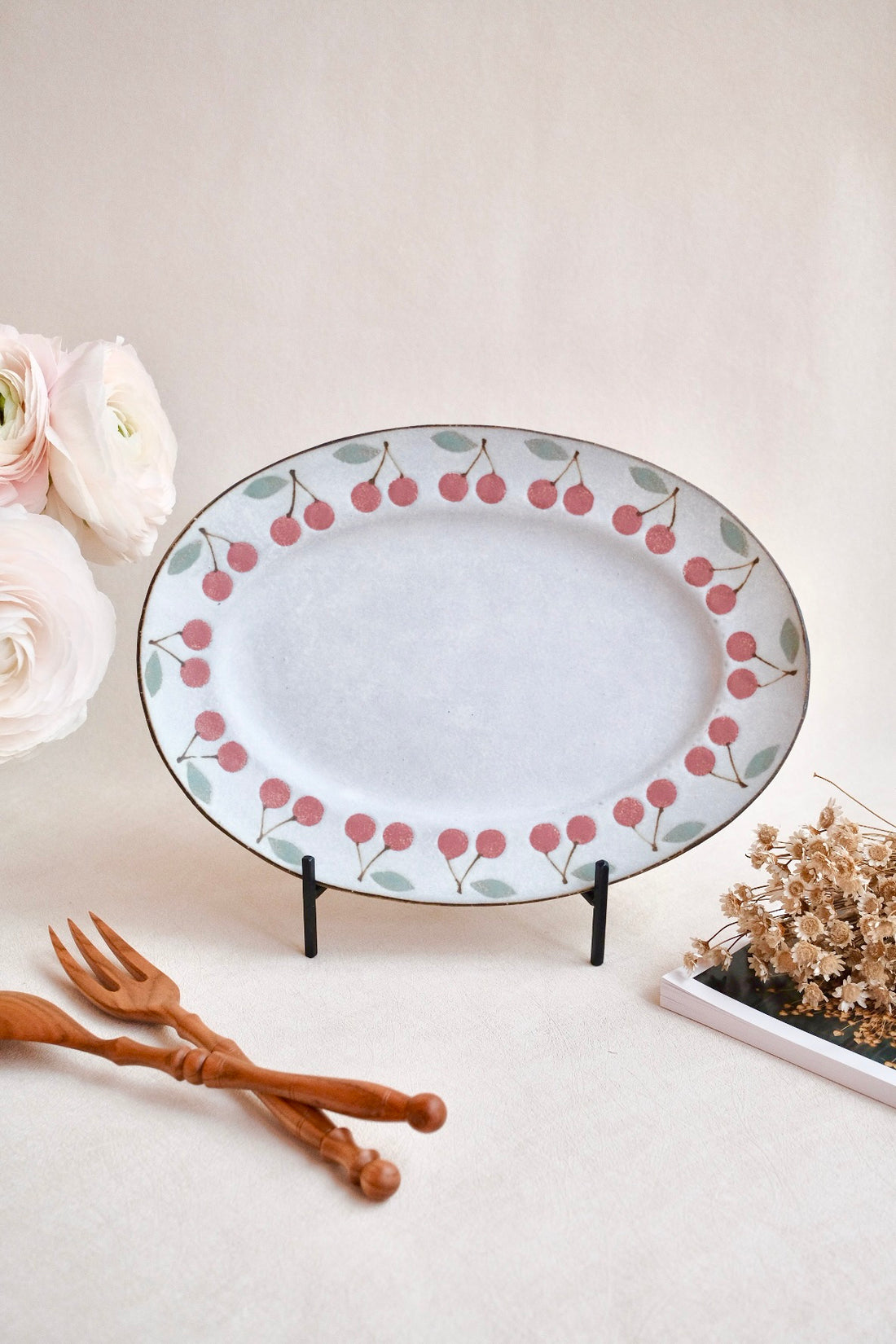 Kei Mitsumochi ミツ持啓 Oval Plate - Red Cherry KM01