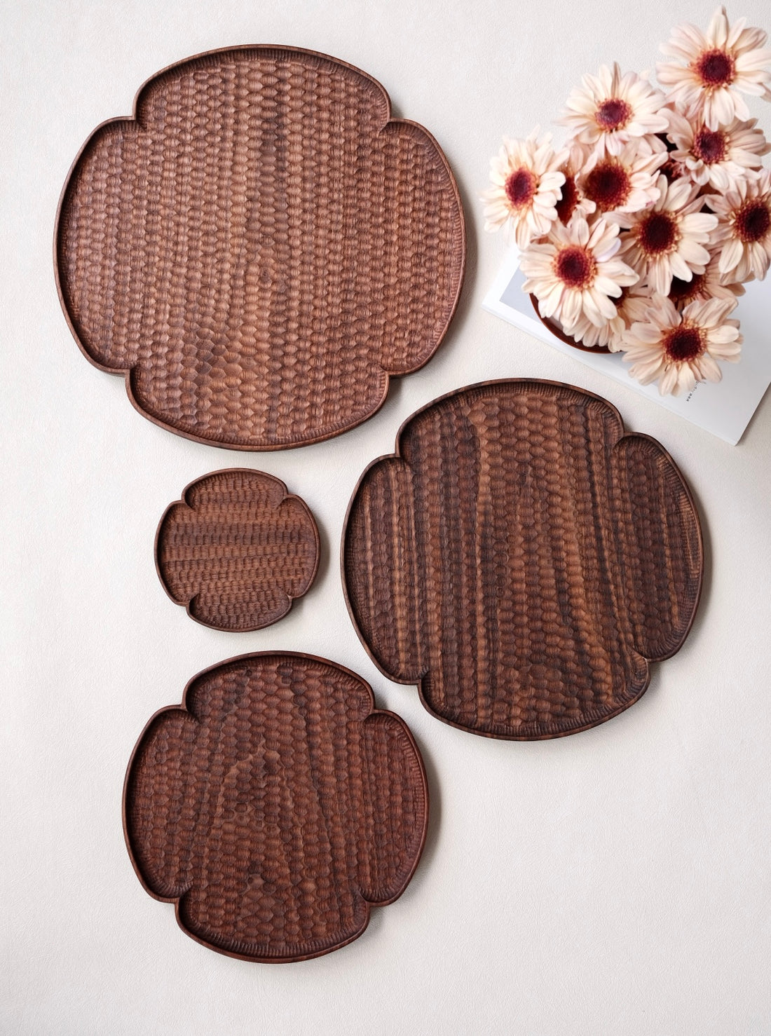 Kazunori Takatsuka 高塚和則 Flower Plate Walnut Wood Extra Large KU09