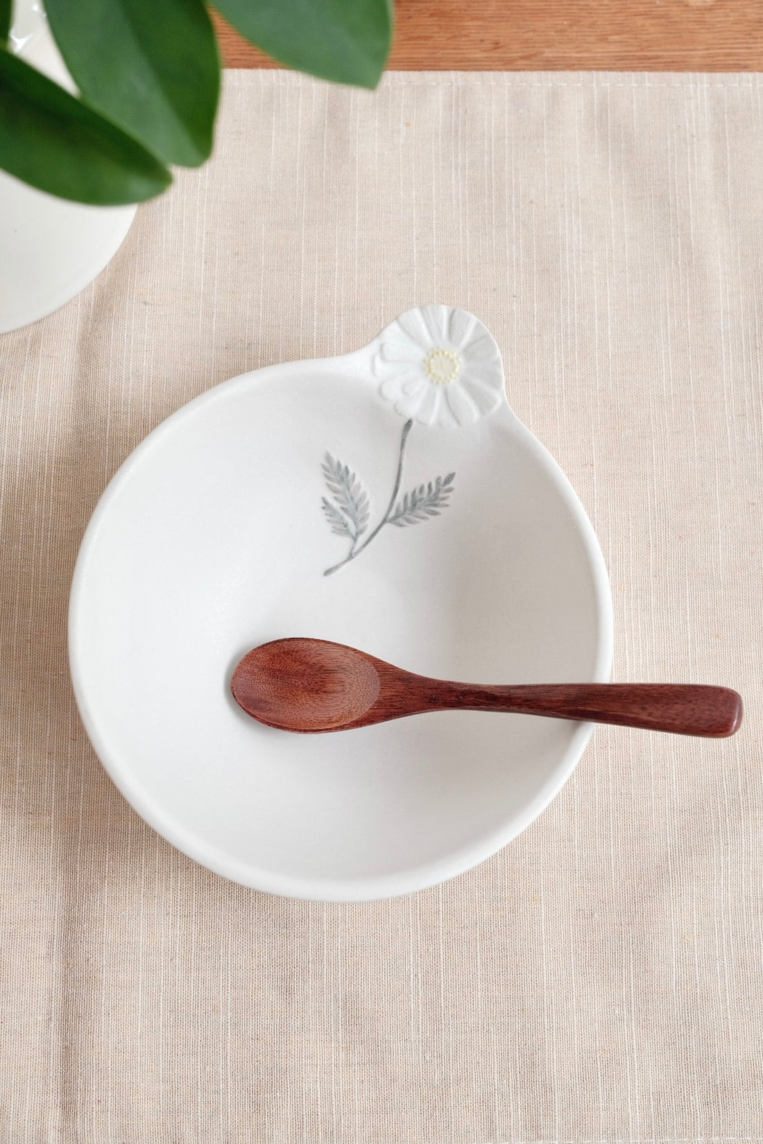Mashiko Pottery Yoshizawa White Flower Bowl
