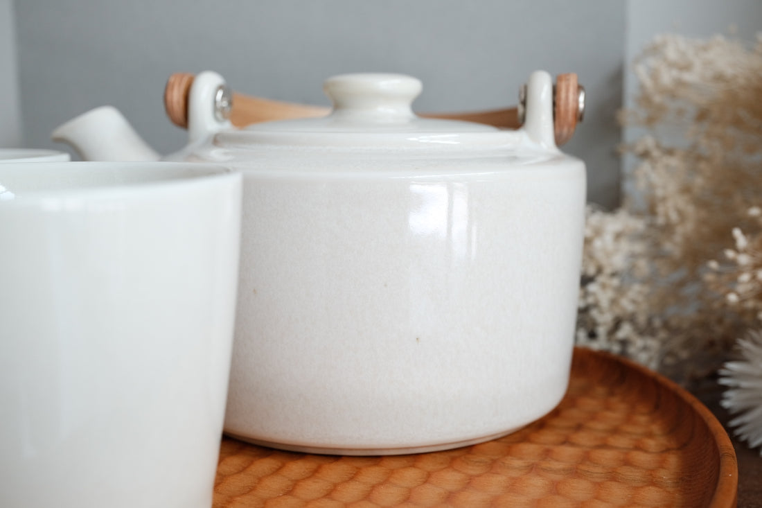 SALIU SYO Teapot Set 420ml - 3 Piece Gift Set (Teapot, Tea Cup) White