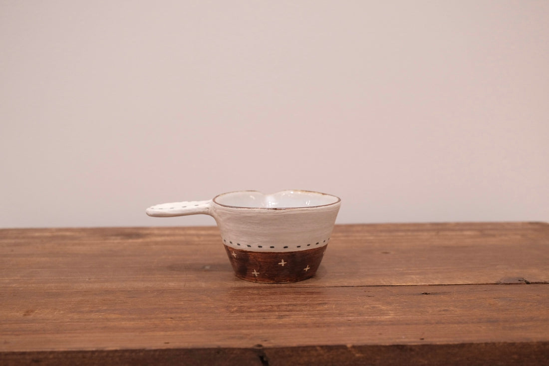 Emishi Kobo 池田匡優&美弥子 - Small Bowl with Handle and Spout EK23