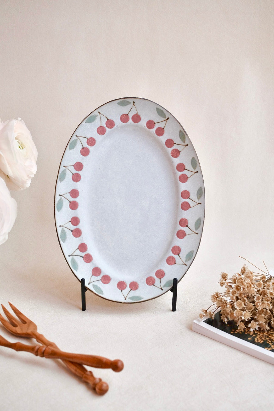 Kei Mitsumochi ミツ持啓 Oval Plate - Red Cherry KM01