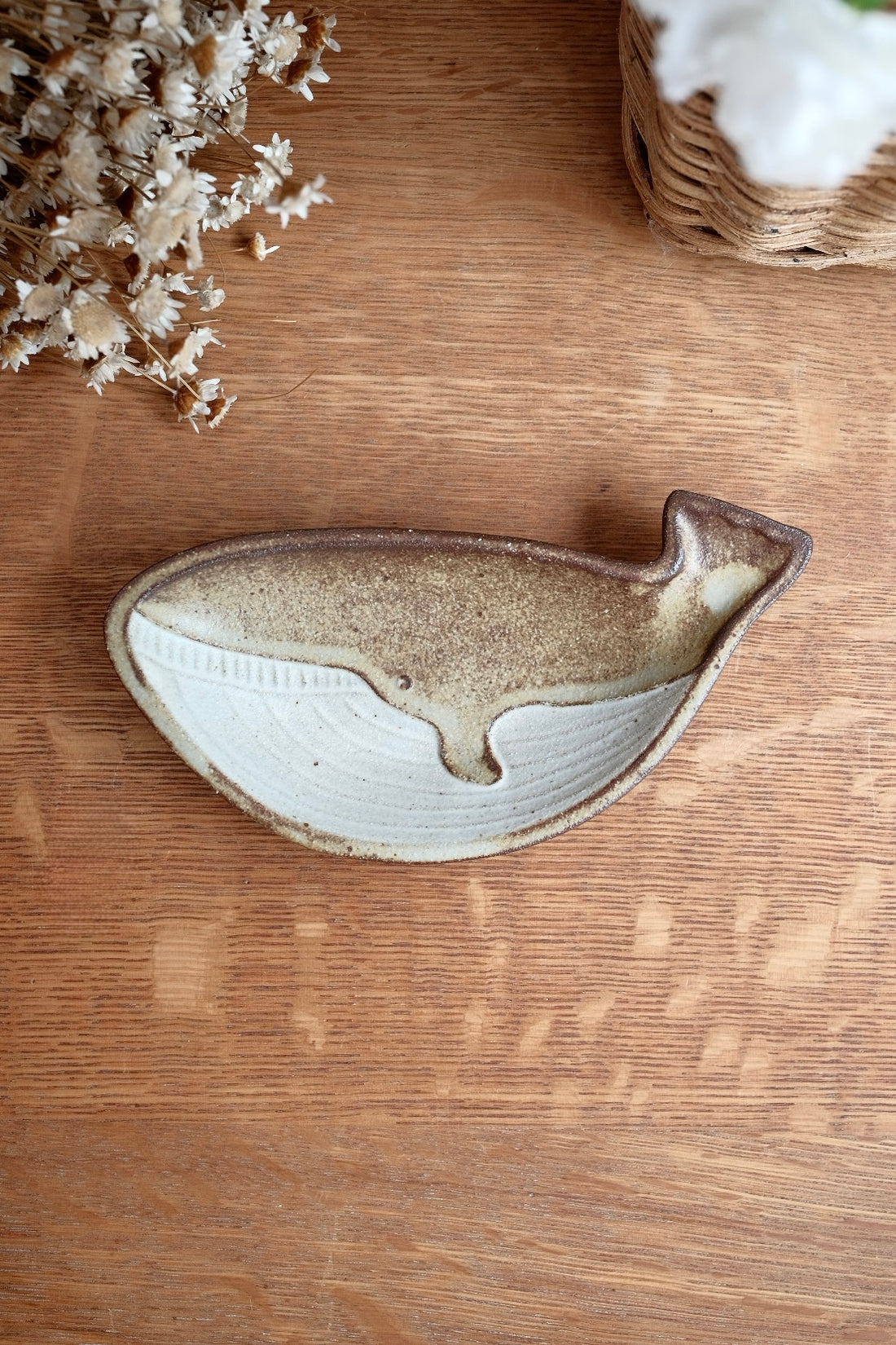 Mashiko Pottery Yoshizawa Whale Mini Plate
