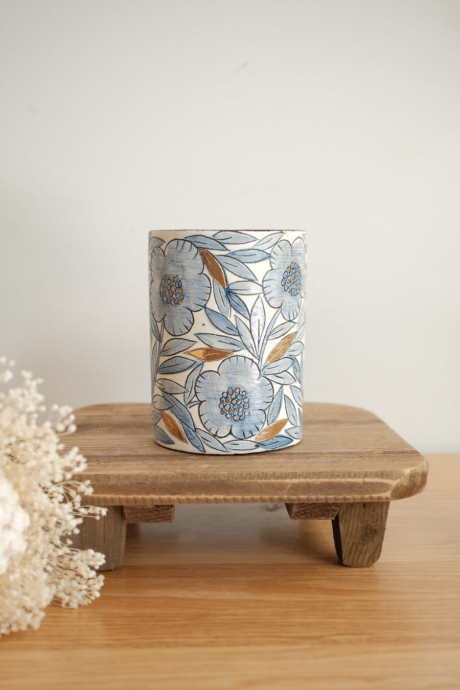 Cool Banana Black Pottery with Gold Detailing Blue Flower Tall Mug with Lid
