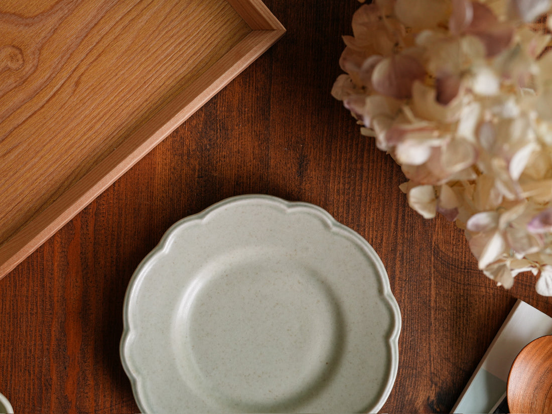 Atelier Gyuusha Small Floral Shape Round Plate