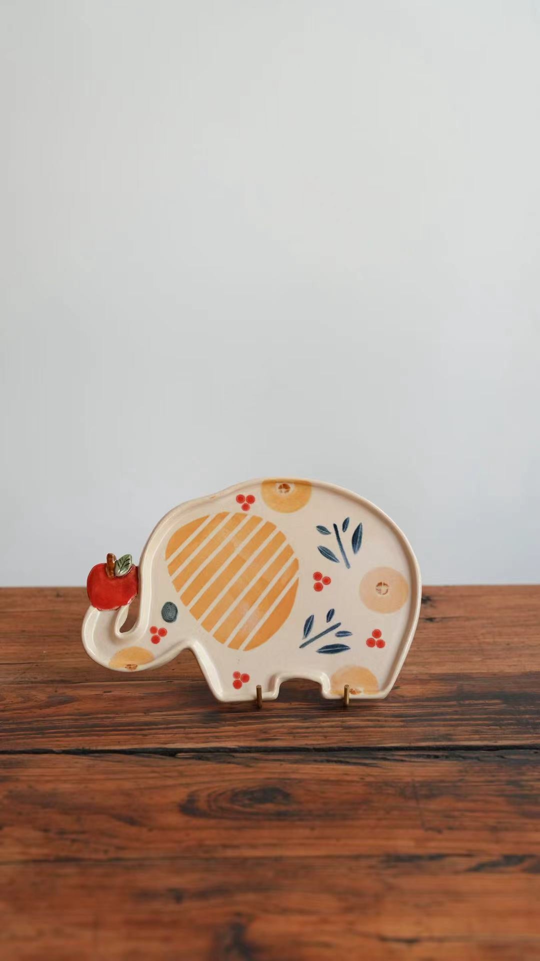 Kumiko Ishikawa 石川久美子 Elephant Plate KI04