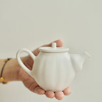 Kasumi Fujimura White Ceramic tea pot(tyatubo)