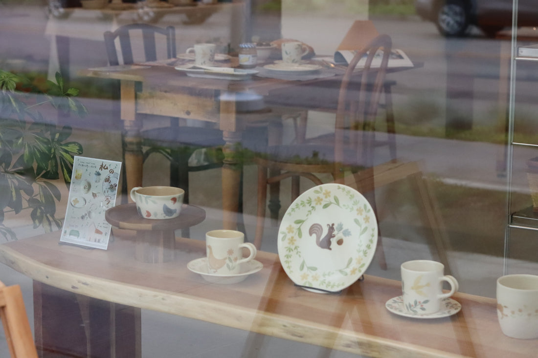 Buncho Pottery 7寸/Plate of squirrels and acorns