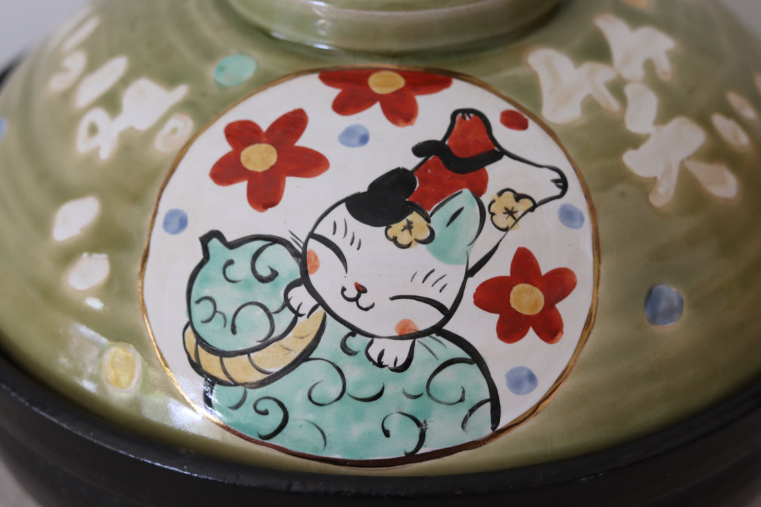 Yudachigama Hand-painted Lucky Cat Pot