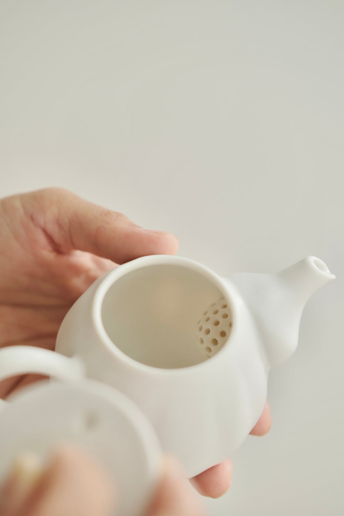 Kasumi Fujimura White Ceramic tea pot(tyatubo)