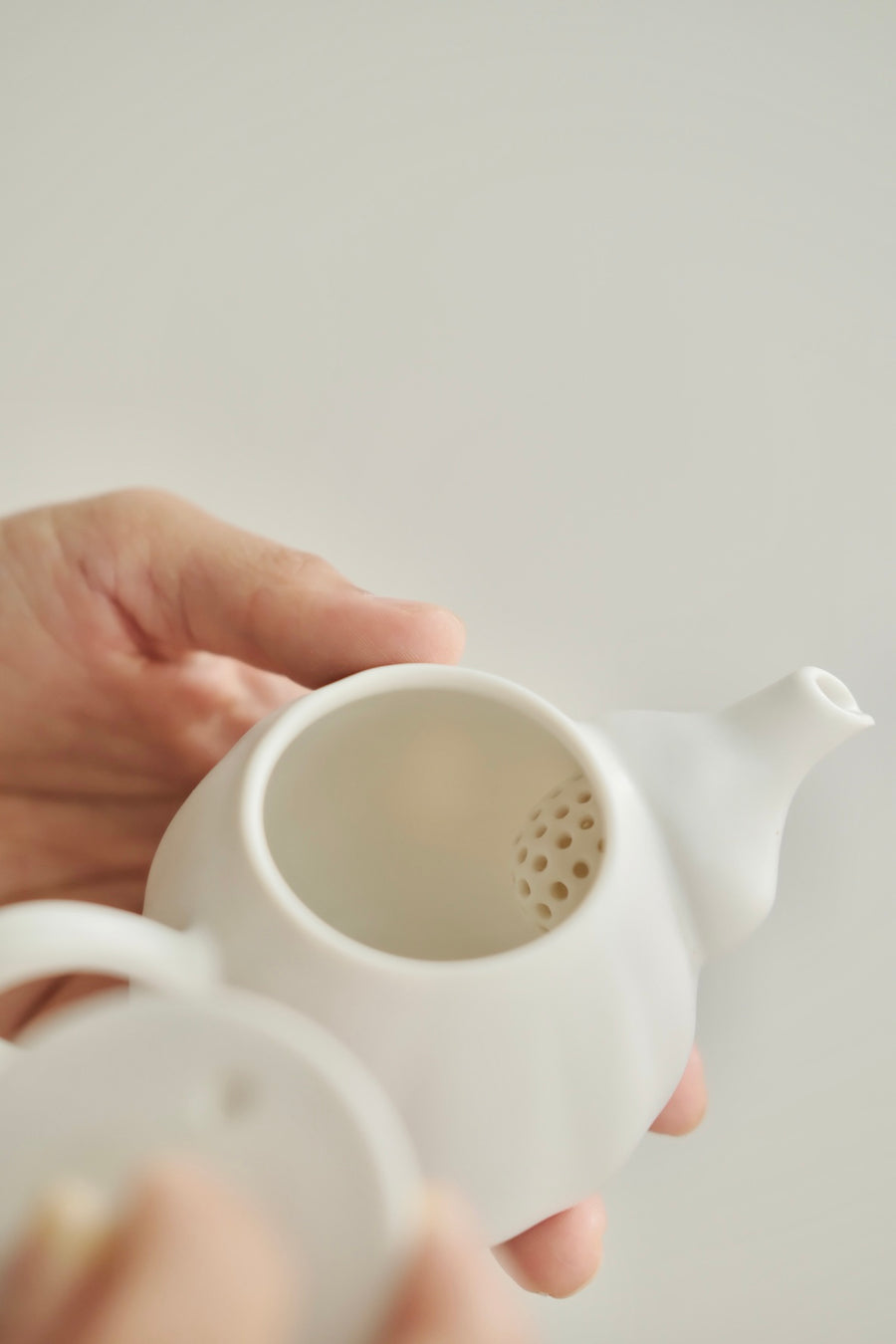 Kasumi Fujimura White Ceramic tea pot(tyatubo)