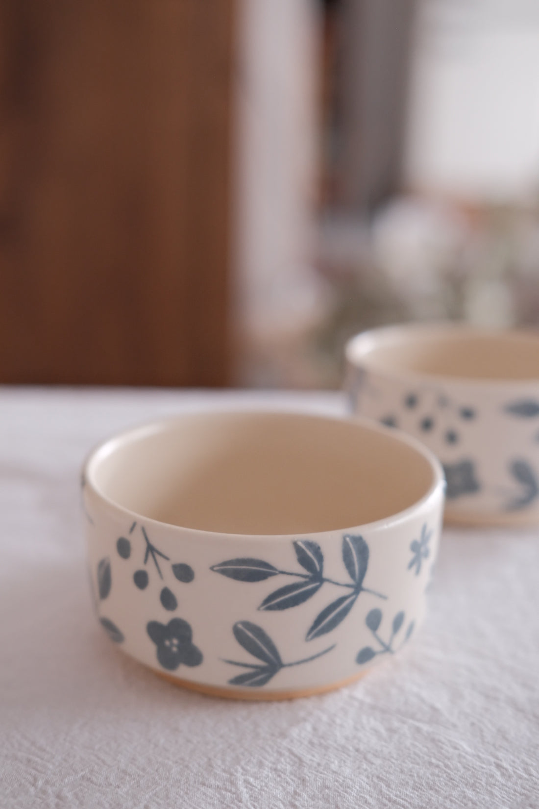 Buncho Pottery /Small bowl full of flowers - Blue