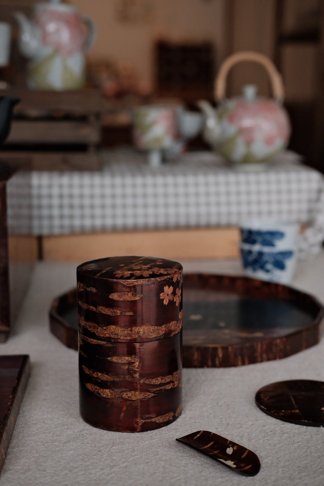 Yatsuyanagi Inlay Falling Sakura Akita Cherry Bark Work Tea Canister