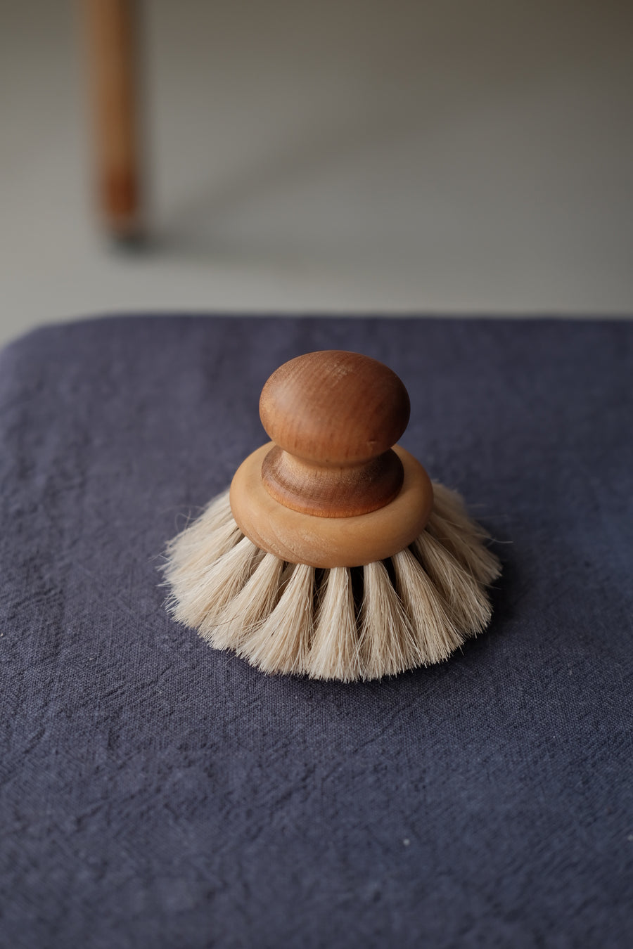 Buy Dish Brush - Round Knob from Iris Hantverk