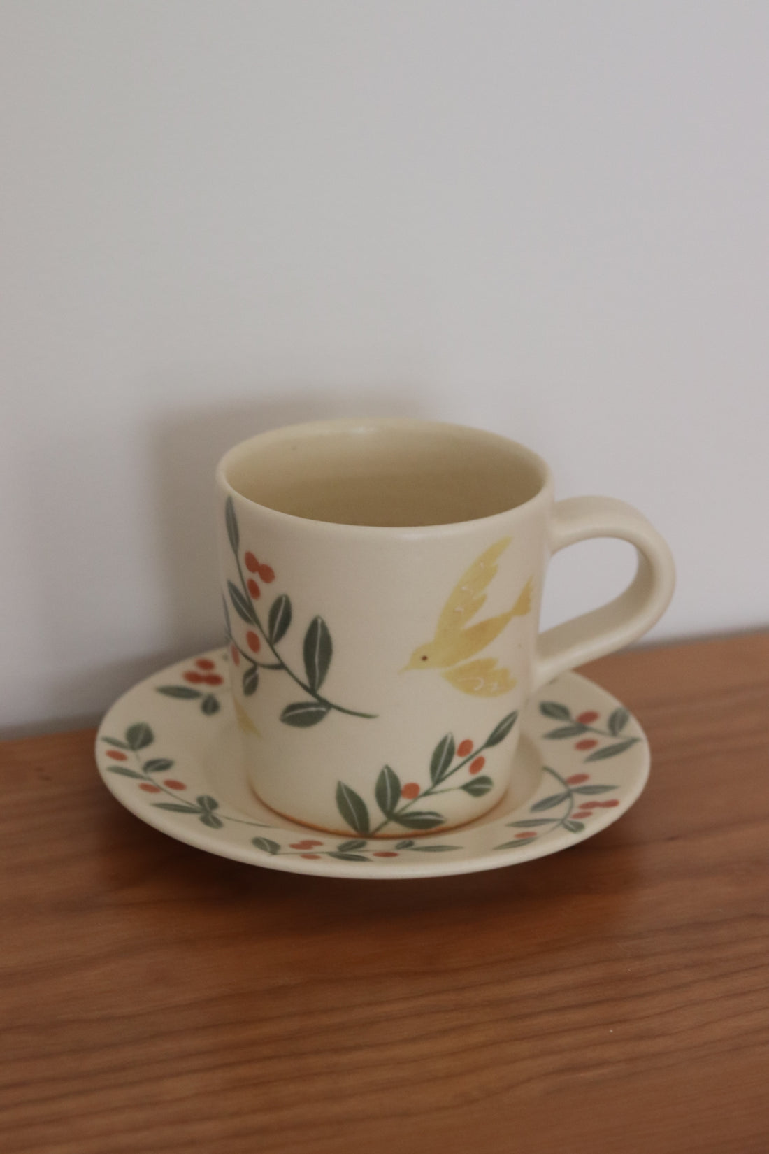 Buncho Pottery Bird w Berry Mug & Suacer