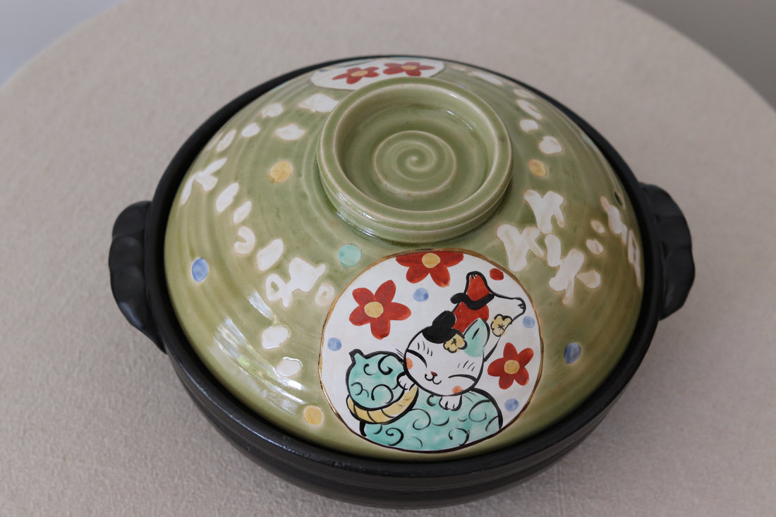 Yudachigama Hand-painted Lucky Cat Pot