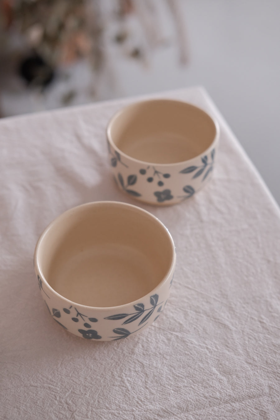 Buncho Pottery /Small bowl full of flowers - Blue