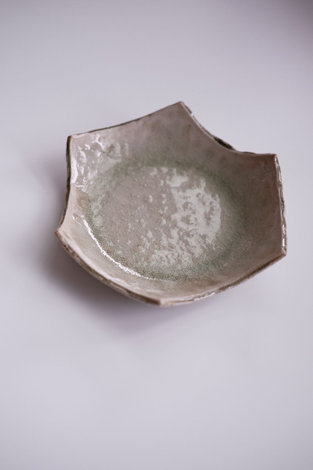 Plate Ash Glaze - Japanese artist Kei Kawachi 河内啓