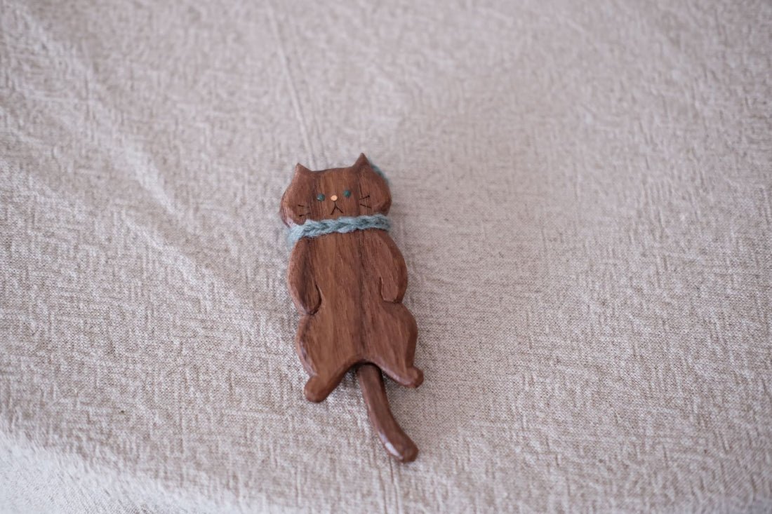 Cat brooch(brown/black) - By Japanese artist Kinone