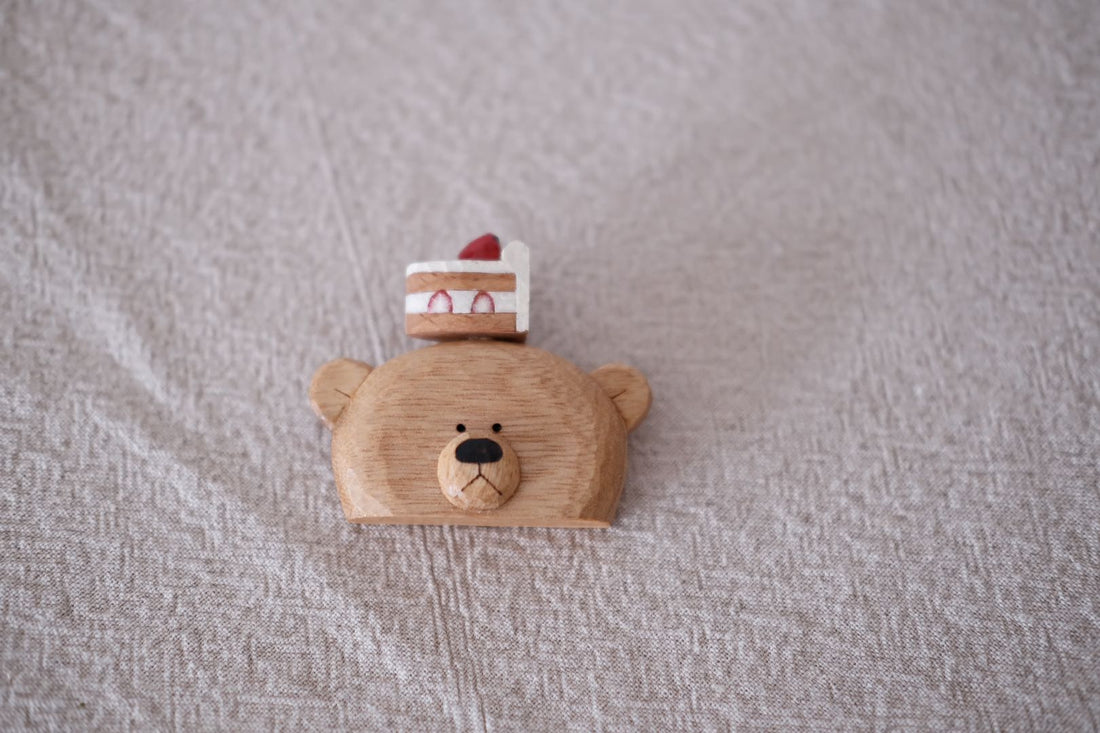 Bear brooch(Strawberry cake) - By Japanese artist Kinone