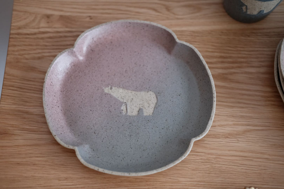 Bear plate - By Japanese artist田中遼馬 Kokeiro